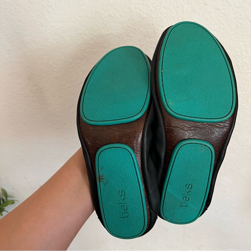 Tieks by Gavrieli Classic Matte Black Ballet
Flats Size 8 - Picture 9 of 10